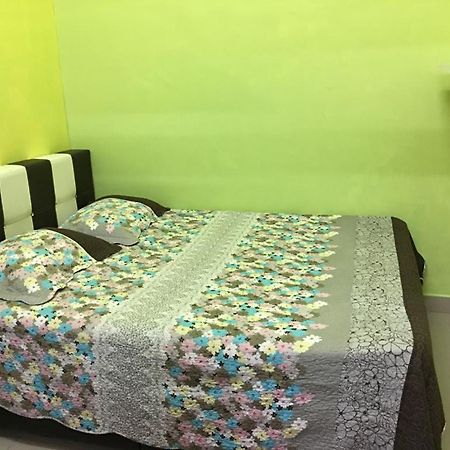 D Wangi Homestay Pasir Gudang At Ecotropic Luaran gambar