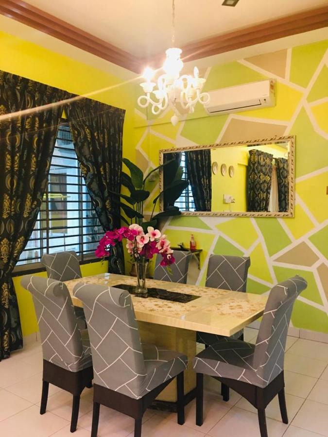 D Wangi Homestay Pasir Gudang At Ecotropic Luaran gambar