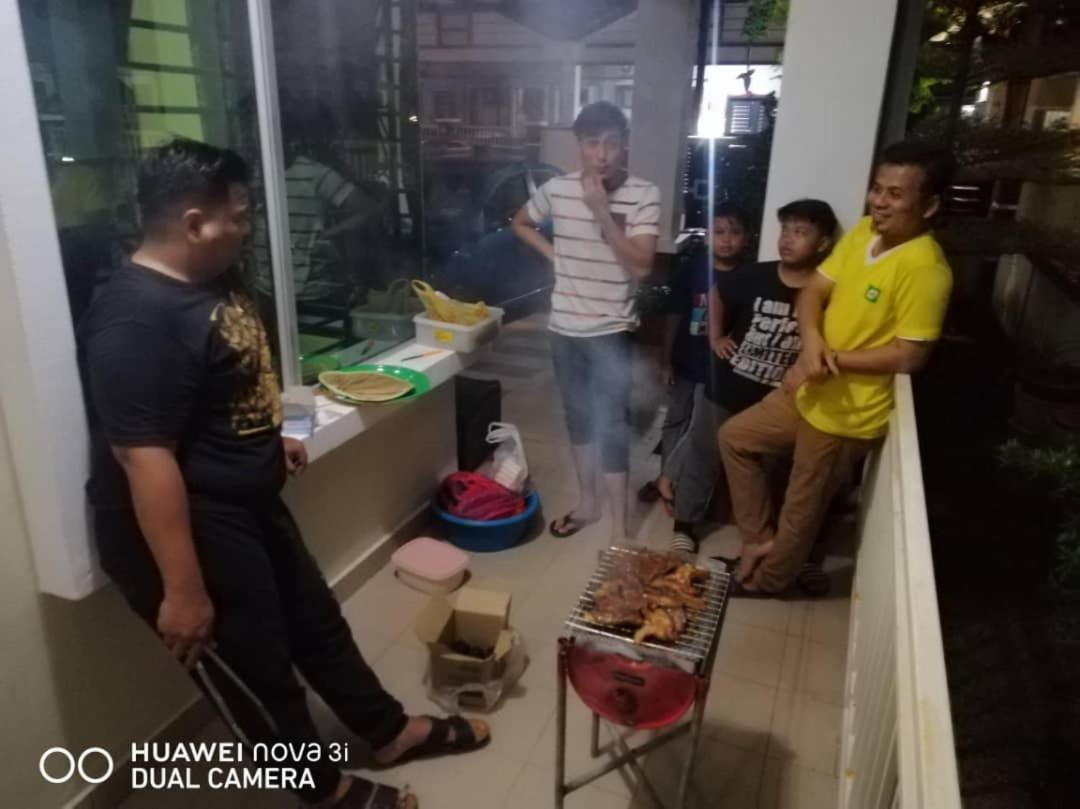 D Wangi Homestay Pasir Gudang At Ecotropic Luaran gambar