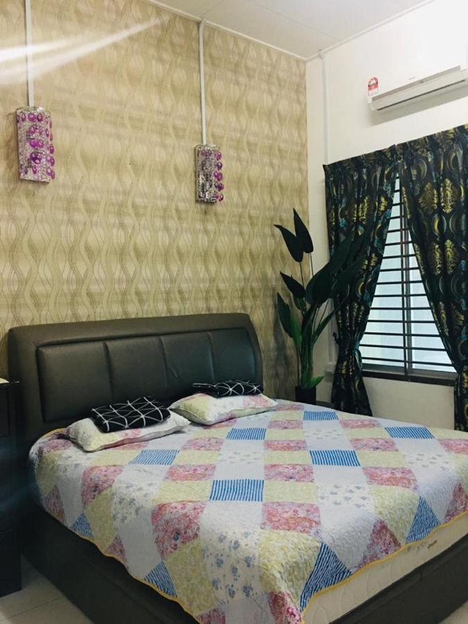 D Wangi Homestay Pasir Gudang At Ecotropic Luaran gambar