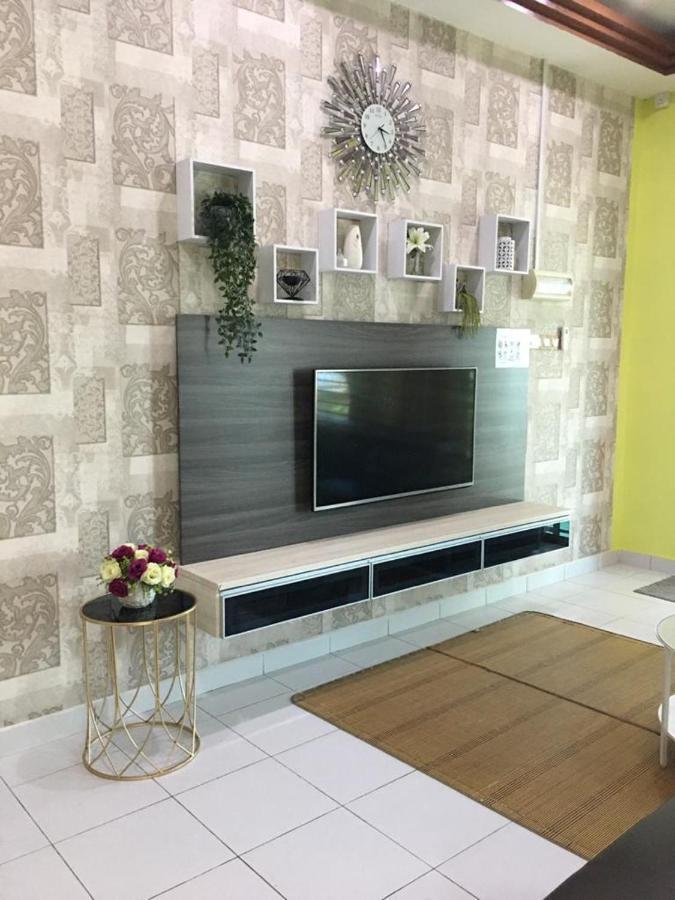 D Wangi Homestay Pasir Gudang At Ecotropic Luaran gambar